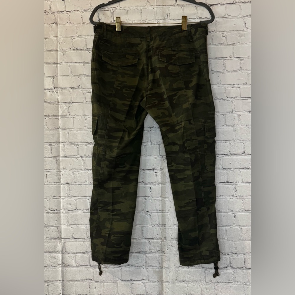 {Blossom Clover} Women’s Camouflage Cargo Pants